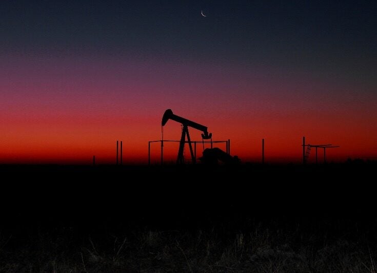 Oil prices continue to decline as US crude inventories rise
