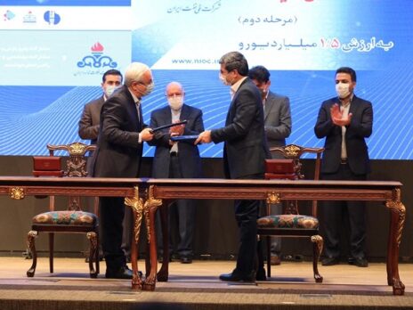 Iran’s NIOC signs 13 oil deals worth $1.8bn with 14 local companies