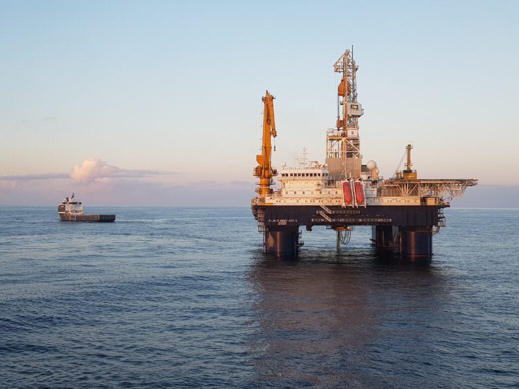 Island Drilling rig contract