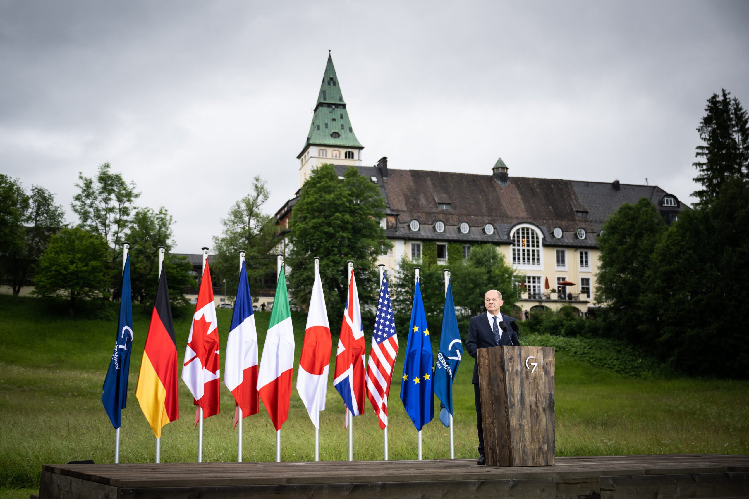 G7 leaders agree to cap payments for Russian energy