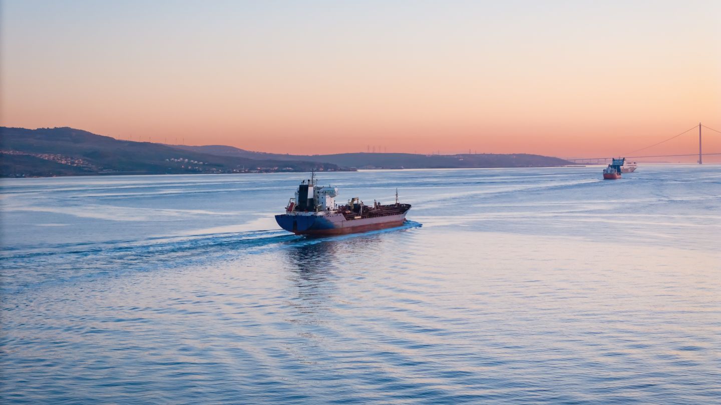 Los precios del petróleo subieron a pesar de que Estados Unidos eximirá la compra de petróleo a Rusia.