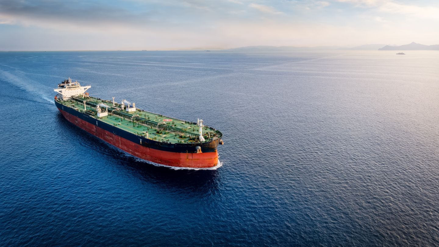 Middle East tensions push global oil prices up by 2% 