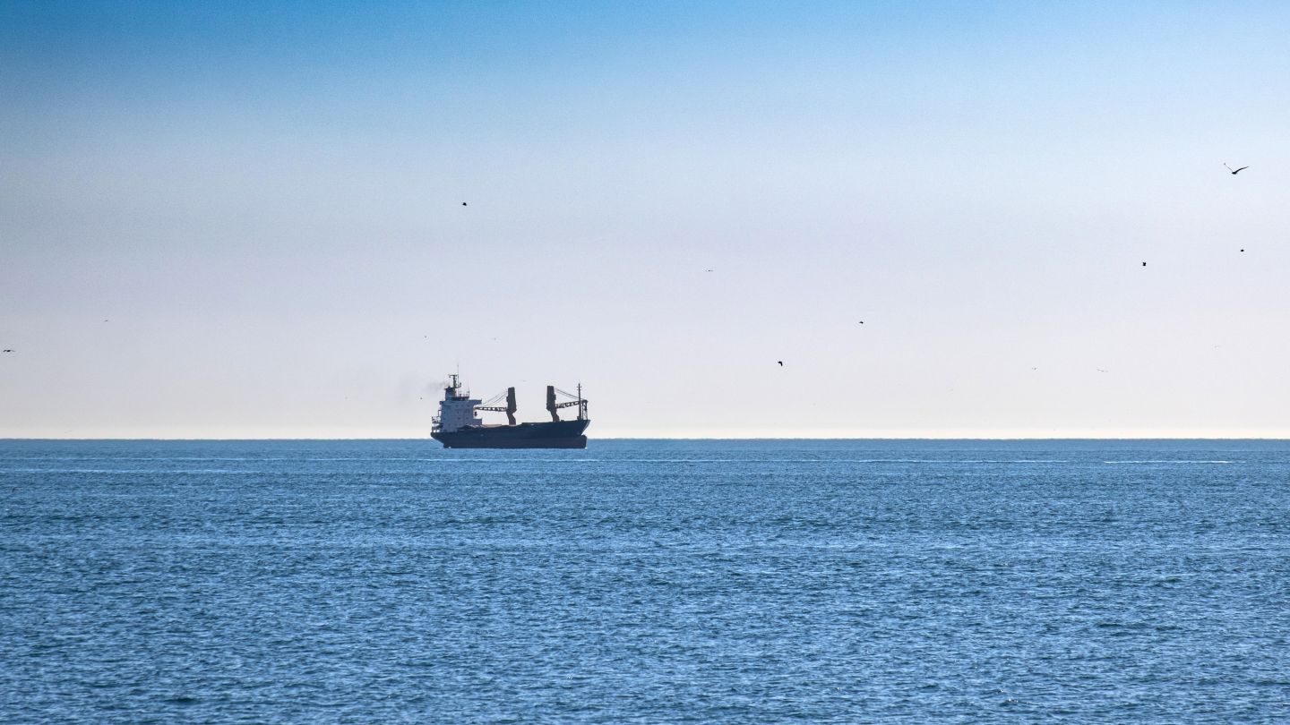 Oil seesaws as traders weigh Trump’s Iran stance, Hormuz disruption