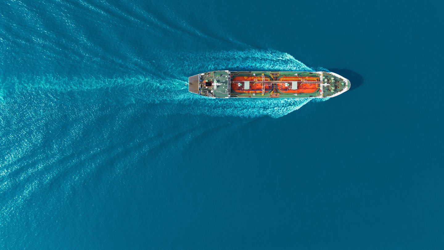 Los precios del petróleo subieron lentamente después de que Trump señalara la protección de los petroleros en Ormuz.